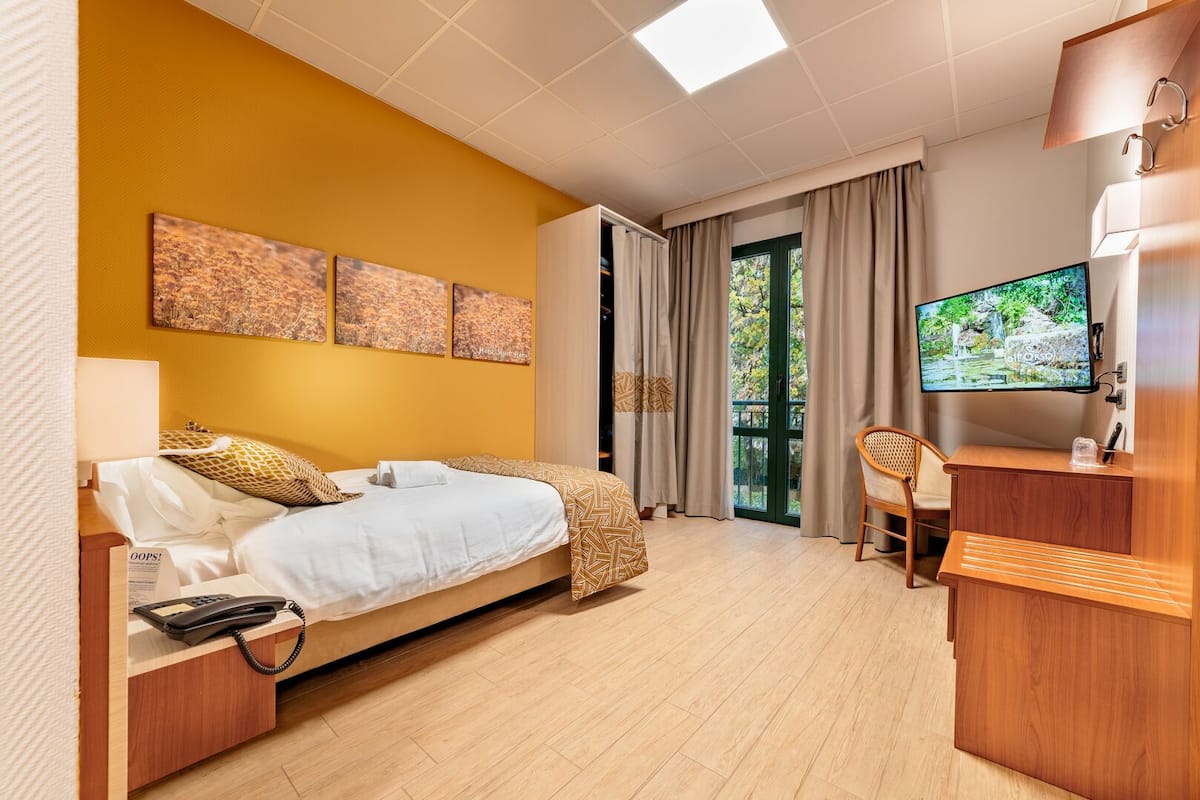 1 bedroom, in-room safe, desk, laptop workspace