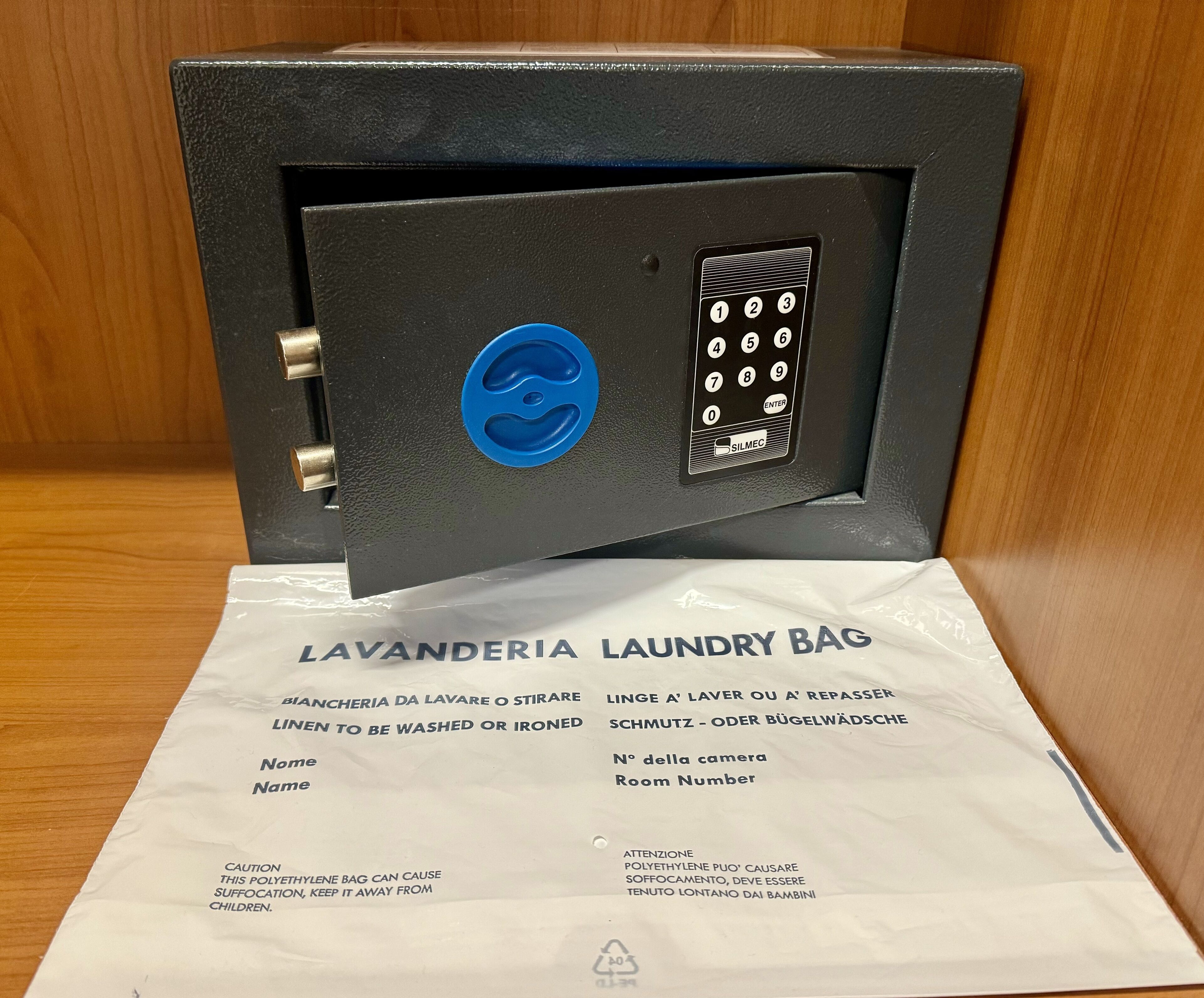 1 bedroom, in-room safe, desk, laptop workspace