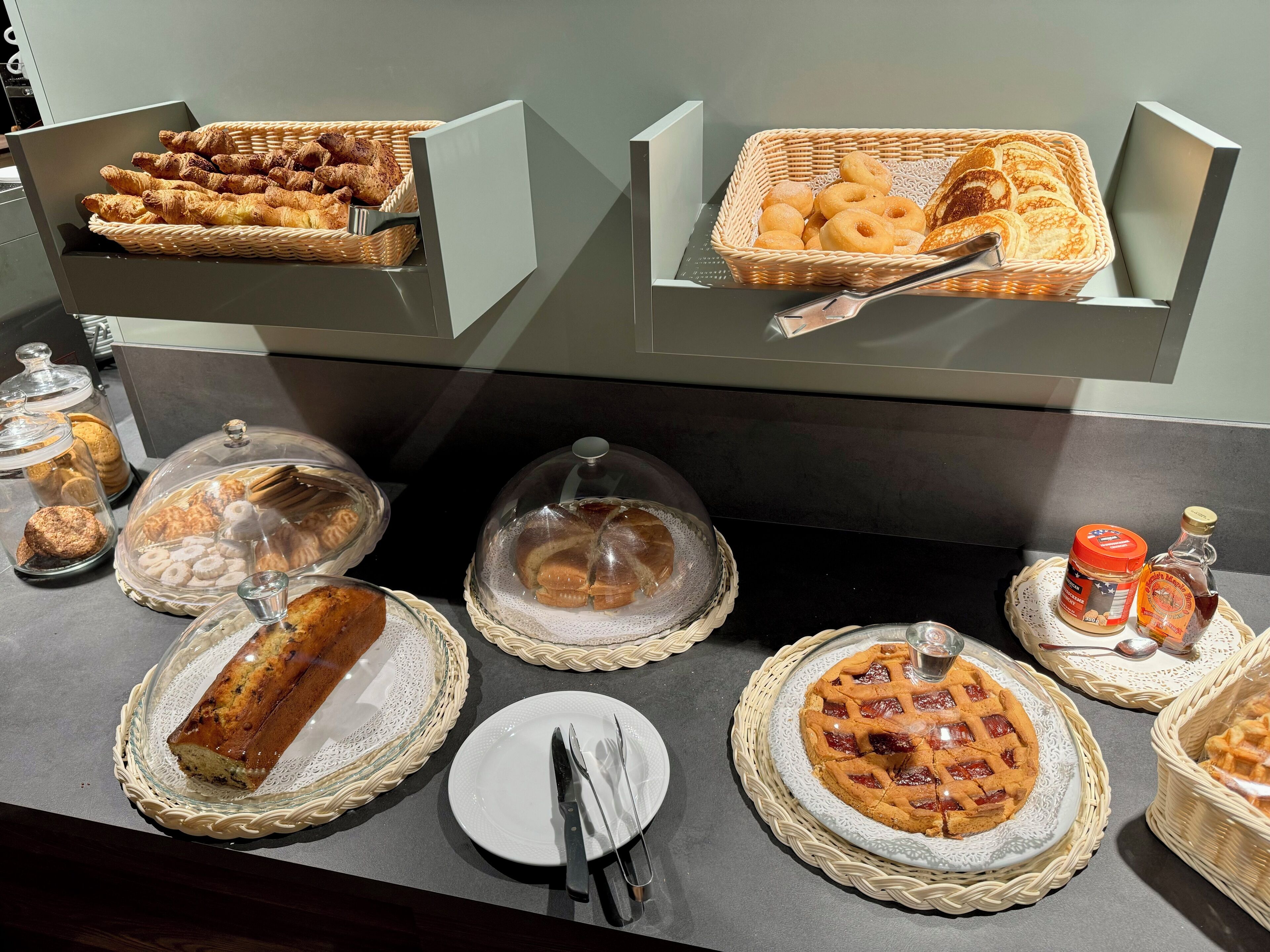 breakfast, lunch and dinner served