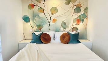 ملاءات للفراش لا تسبب الحساسية وألحفة محشوة بالريش وميني بار