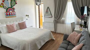 Superior Triple Room | 1 bedroom, hypo-allergenic bedding, down comforters, minibar