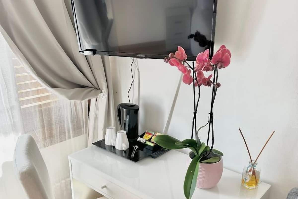 Superior Triple Room | Hypo-allergenic bedding, down comforters, minibar