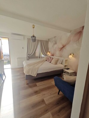 低刺激性寝具、羽毛の掛け布団、ミニバー、客室ごとに異なる装飾