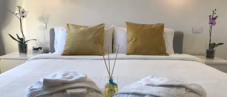 Suite Junior, 1 très grand lit et 1 canapé-lit, accessible aux personnes à mobilité réduite, vue mer