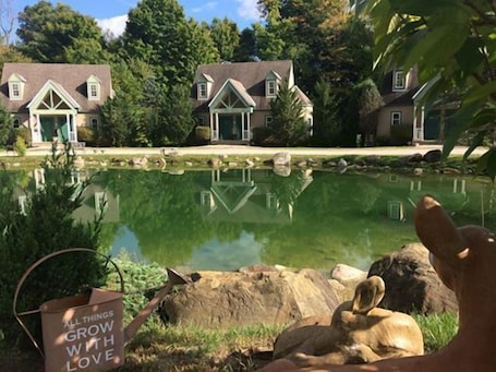 Exterior. Spruce Hill Inn and Cottages