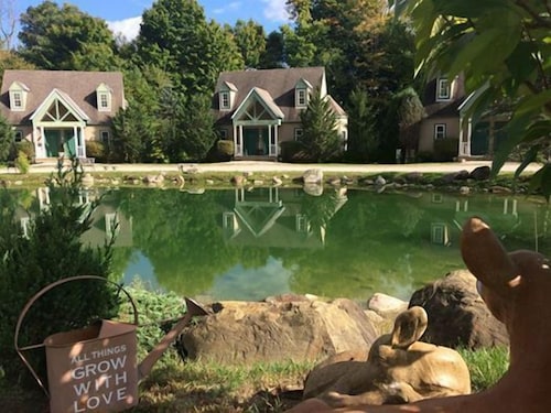 Spruce Hill Inn and Cottages