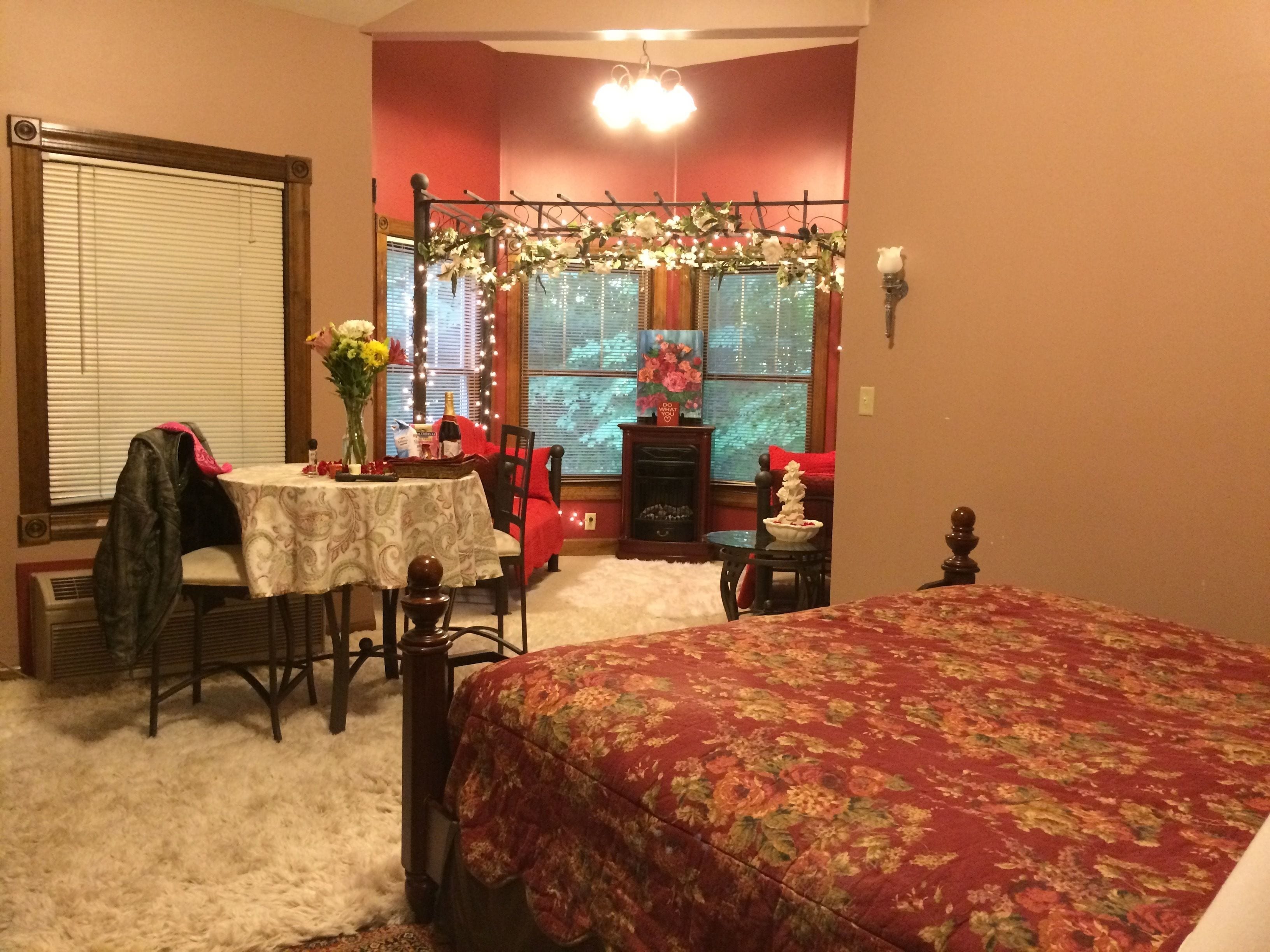 Cottage, 1 King Bed, Jetted Tub | Cribs/infant beds, free WiFi, bed sheets
