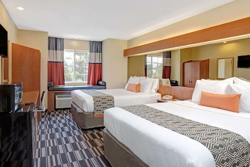 Microtel Inn & Suites by Wyndham Bushnell