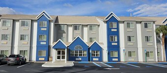 Microtel Inn & Suites by Wyndham Bushnell