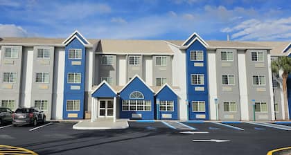 Microtel Inn & Suites by Wyndham Bushnell