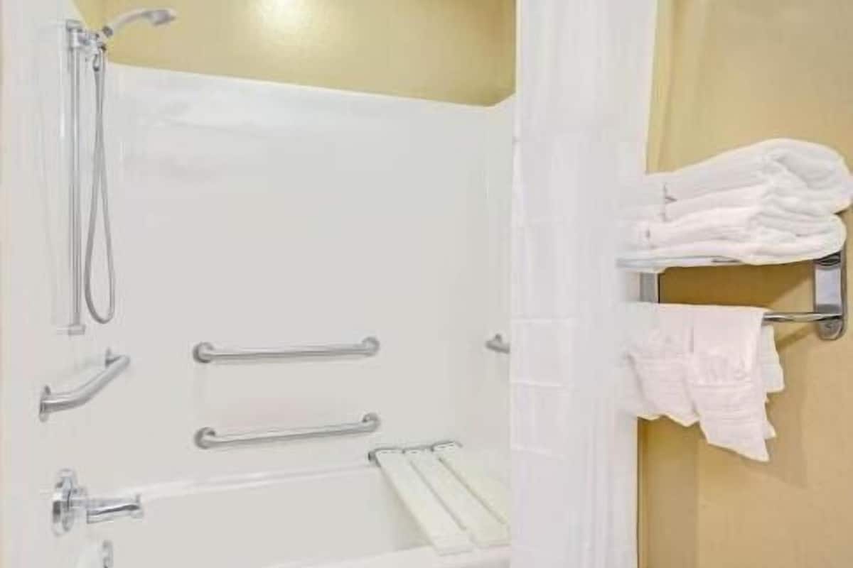 Bathroom | Hair dryer, towels