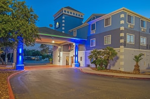 Exterior - Days Inn by Wyndham Suites San Antonio North/Stone Oak (San Antonio)
