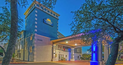 Days Inn by Wyndham Suites San Antonio North/Stone Oak