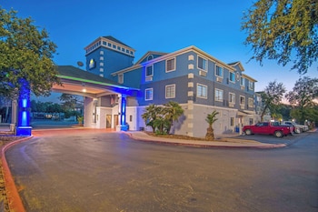 Days Inn by Wyndham Suites San Antonio North/Stone Oak