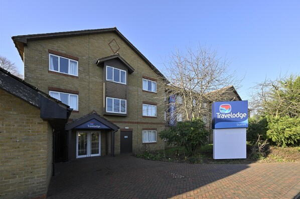 Exterior - Travelodge Staines (Staines)