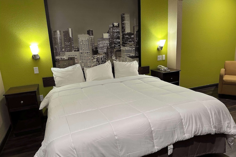 Red Lion Inn & Suites IAH Airport East