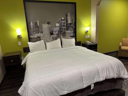 Red Lion Inn & Suites IAH Airport East