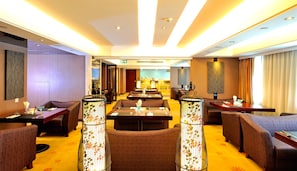 Daily buffet breakfast (HKD 78 per person)