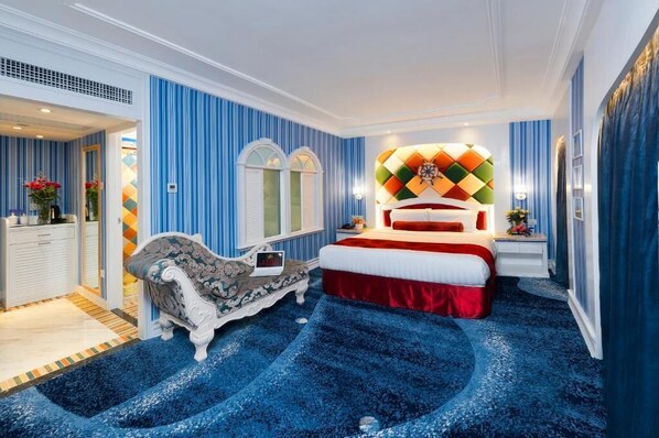 Premium bedding, pillowtop beds, minibar, in-room safe