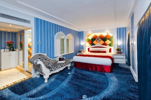 Premium bedding, pillowtop beds, minibar, in-room safe