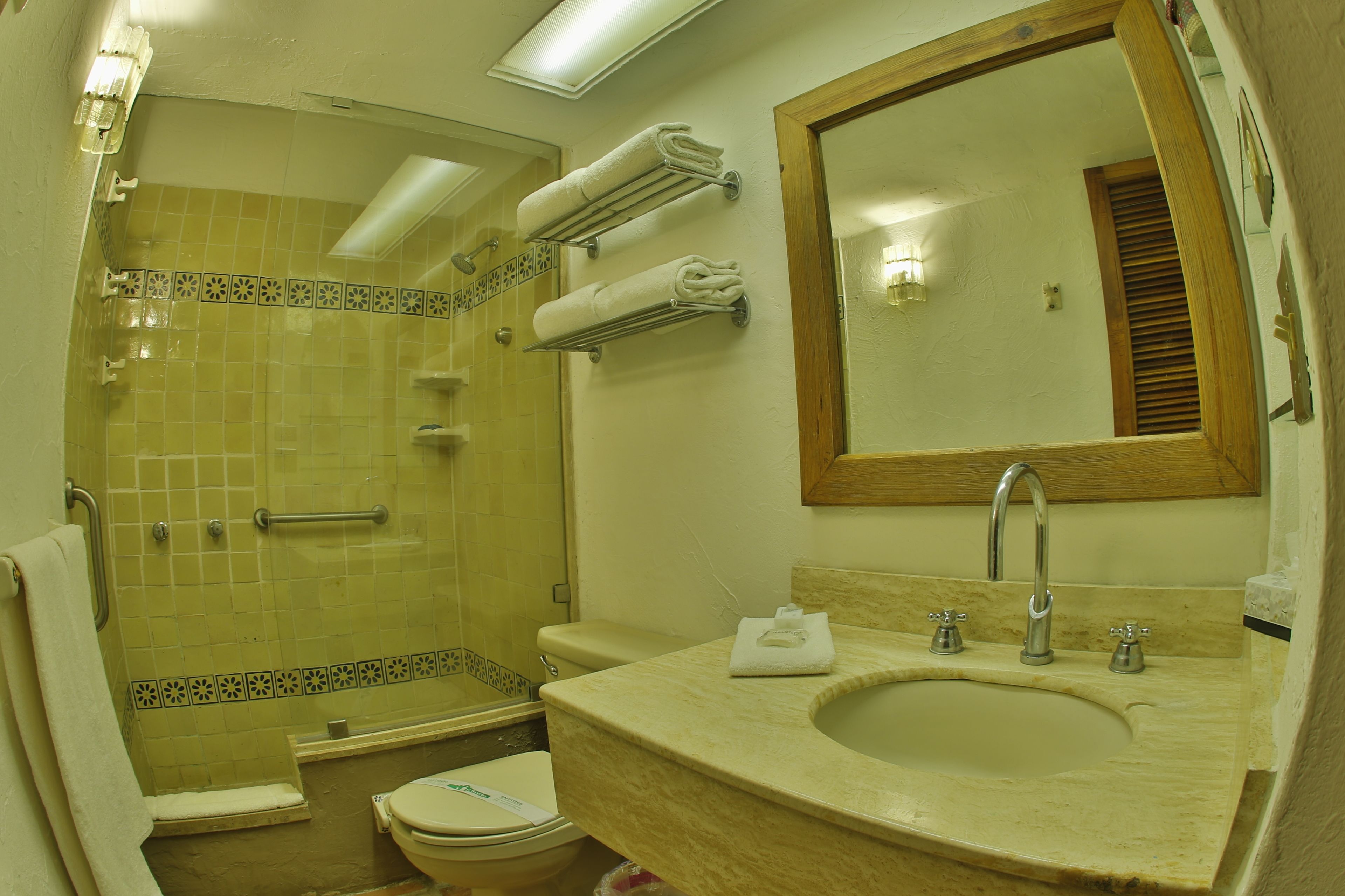 combined shower/bathtub, free toiletries, hair dryer, towels