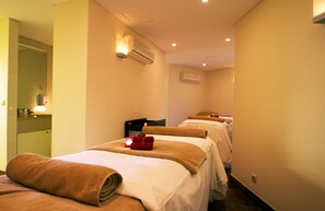 Sauna, hot tub, steam room, Turkish bath/hammam, body treatments