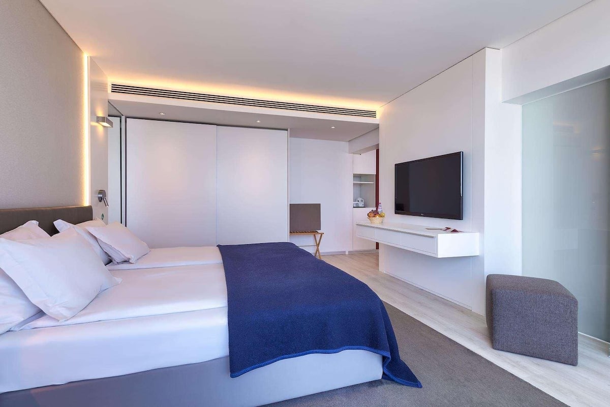 in-room safe, desk, blackout curtains, soundproofing