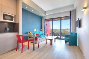 In-room safe, desk, blackout drapes, soundproofing - The Views Monumental (Funchal)