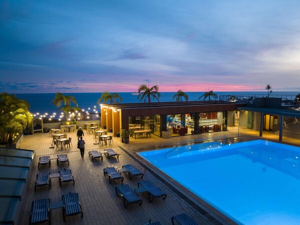 Indoor pool, outdoor pool