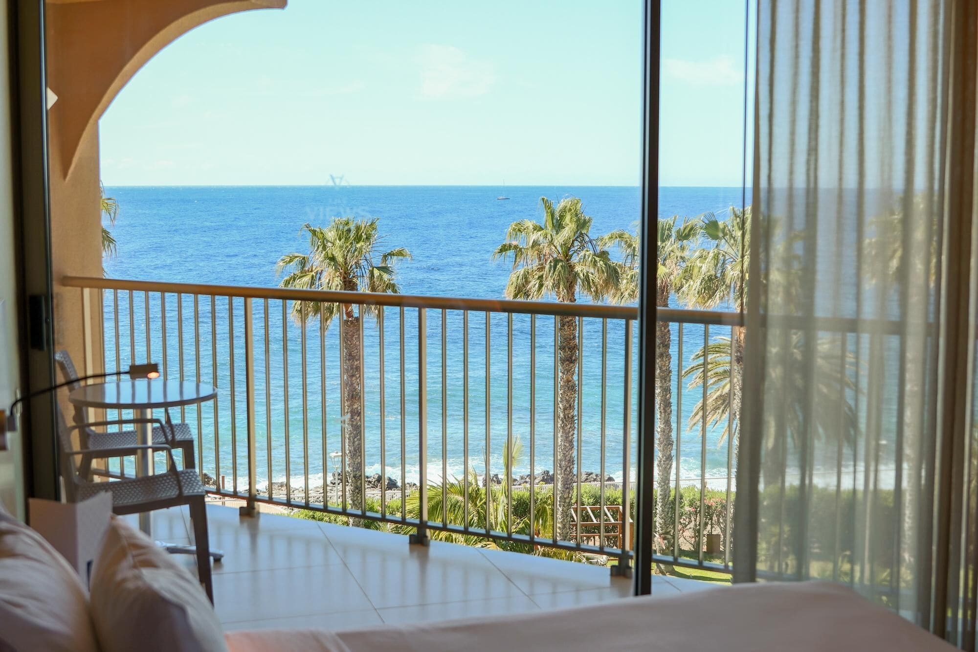 junior suite, sea view | 1 bedroom, minibar, individually decorated, desk