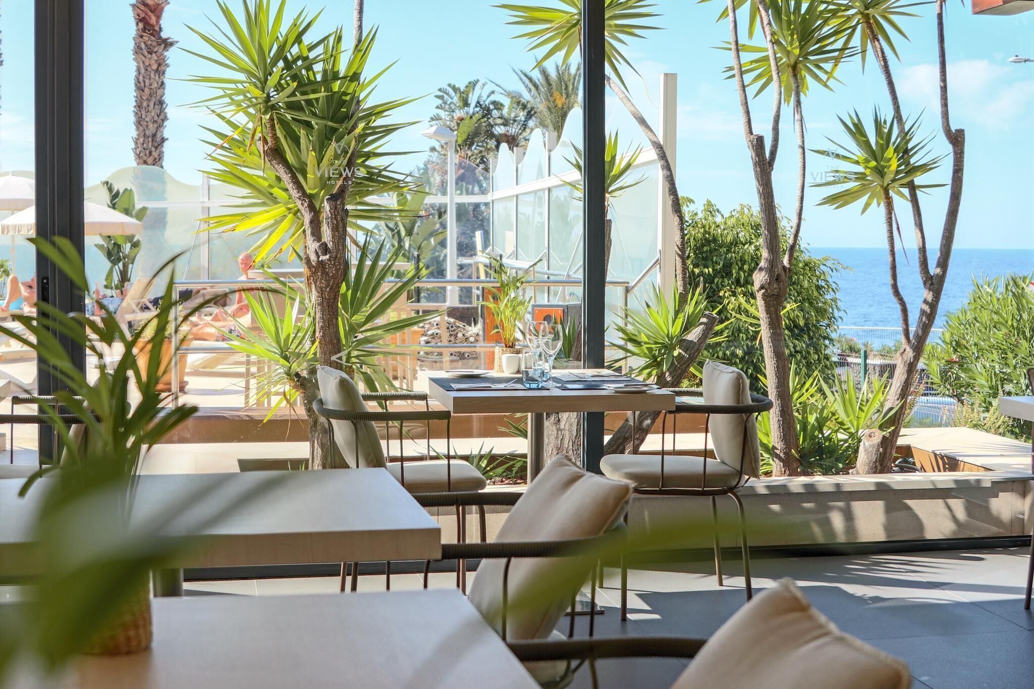 2 bars/lounges, poolside bar