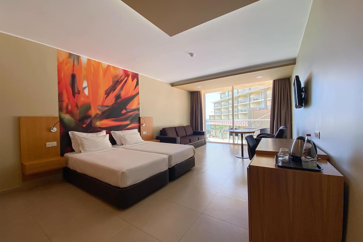 1 bedroom, minibar, individually decorated, desk