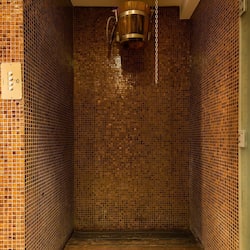 Área de tratamiento exterior, sauna y baño turco o hammam