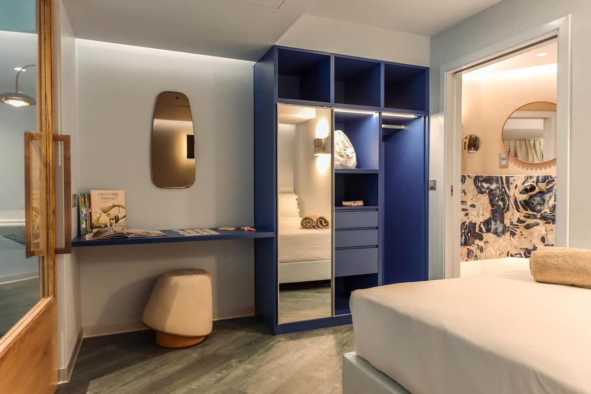 Family Studio Suite, 2 Bedrooms | 1 bedroom, minibar, individually decorated, desk