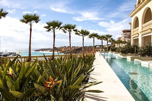 On the beach, white sand, free beach shuttle, sun loungers - Pure Salt Port Adriano Hotel & SPA - Adults Only (Calvia)