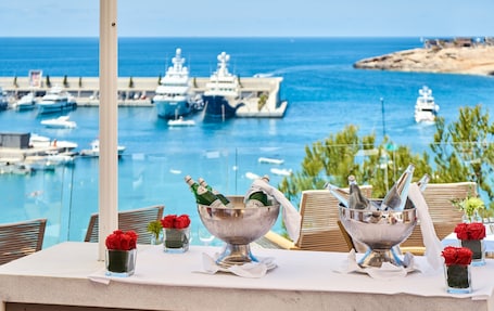 Food and drink. Pure Salt Port Adriano Hotel & SPA - Adults Only