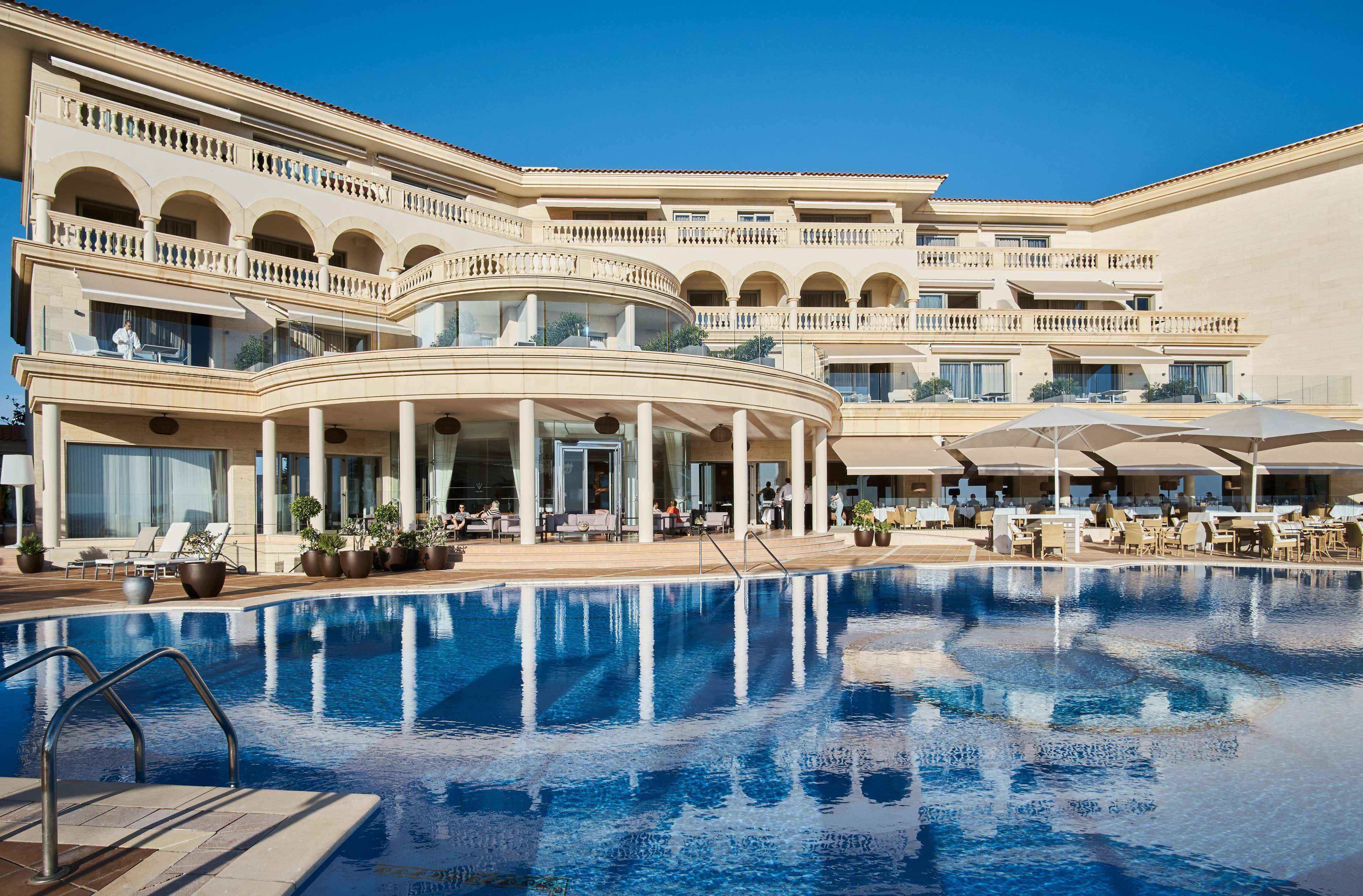 Plage, sable blanc, navette gratuite vers la plage, chaises longues