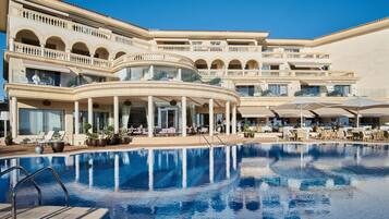 Plage, sable blanc, navette gratuite vers la plage, chaises longues