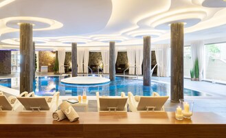 Salas de tratamiento para parejas, un sauna, baño turco