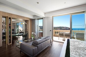 Suite junior, bañera de hidromasaje, vistas al mar | Vistas desde la habitación