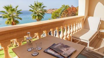 Junior Suite, Sea View | Minibar, in-room safe, desk, blackout drapes