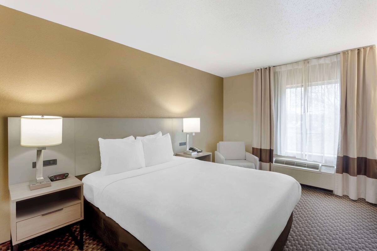 Room, 1 Queen Bed, Accessible, Non Smoking | Desk, laptop workspace, blackout curtains, iron/ironing board
