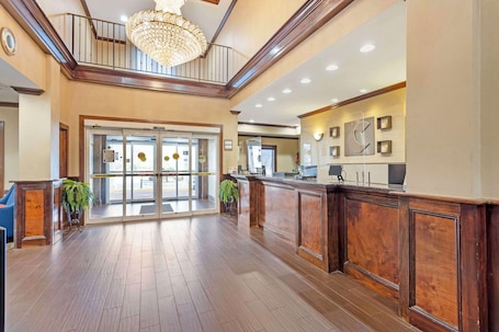 Lobby. Comfort Inn & Suites Carneys Point - Pennsville