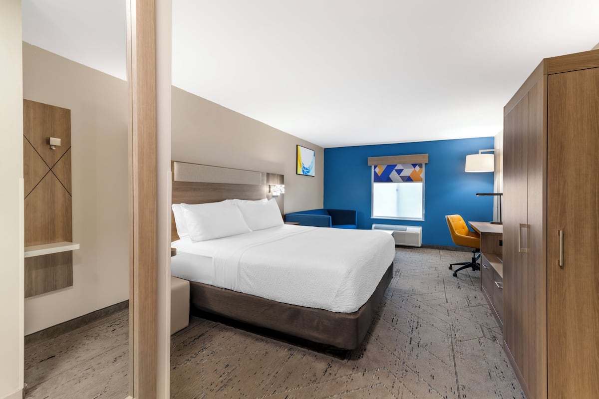 Standard Room, 1 King Bed with Sofa bed | In-room safe, desk, iron/ironing board, WiFi (free)