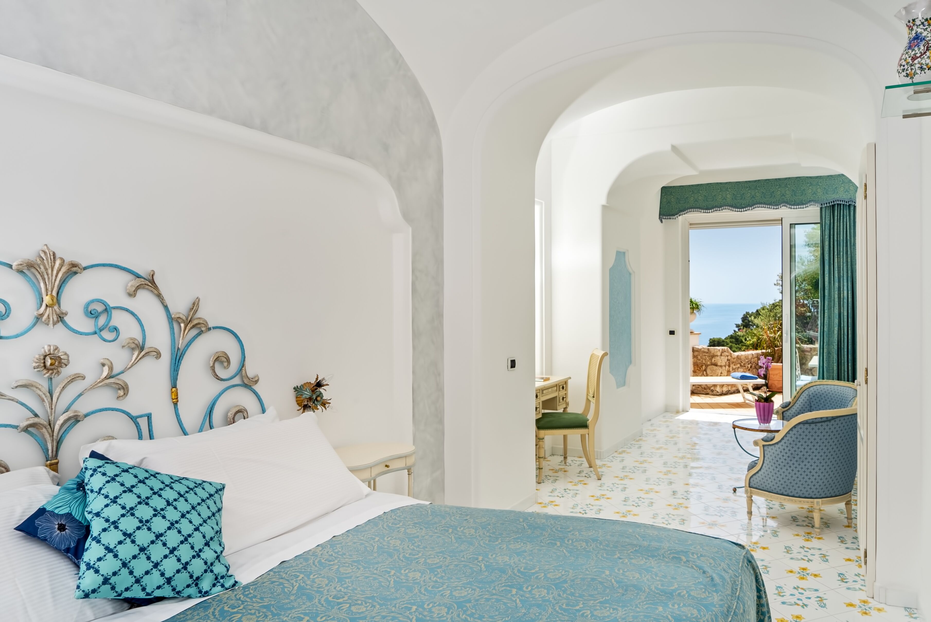 Premier-Zimmer, 1 Schlafzimmer, Nichtraucher, Meerblick | Allergikerbettwaren, Minibar, Zimmersafe, Schreibtisch