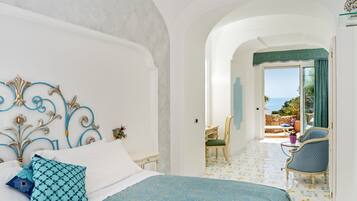 Premier-Zimmer, 1 Schlafzimmer, Nichtraucher, Meerblick | Allergikerbettwaren, Minibar, Zimmersafe, Schreibtisch