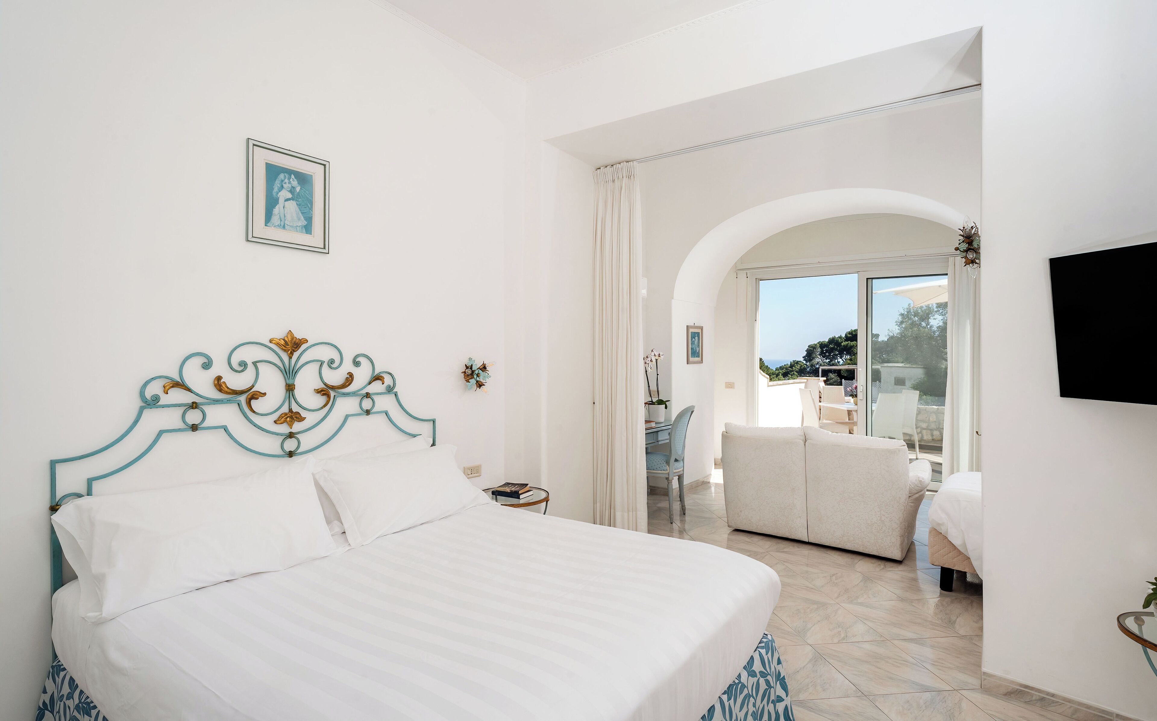 Ropa de cama hipoalergénica y minibar 
