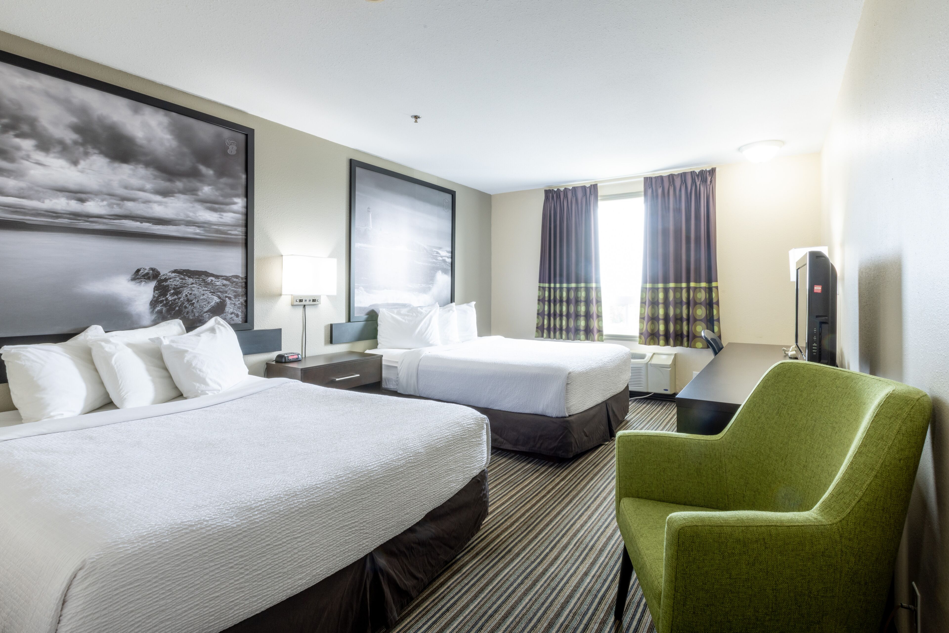 Chambre, 2 grands lits, non-fumeur | Coffre-fort, rideaux d’obscurcissement, fer et planche à repasser