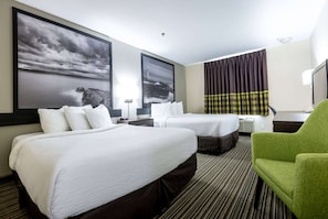 Habitación, 2 camas Queen size, para no fumadores | Caja de seguridad en la habitación y cortinas blackout