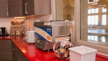 Free daily continental breakfast